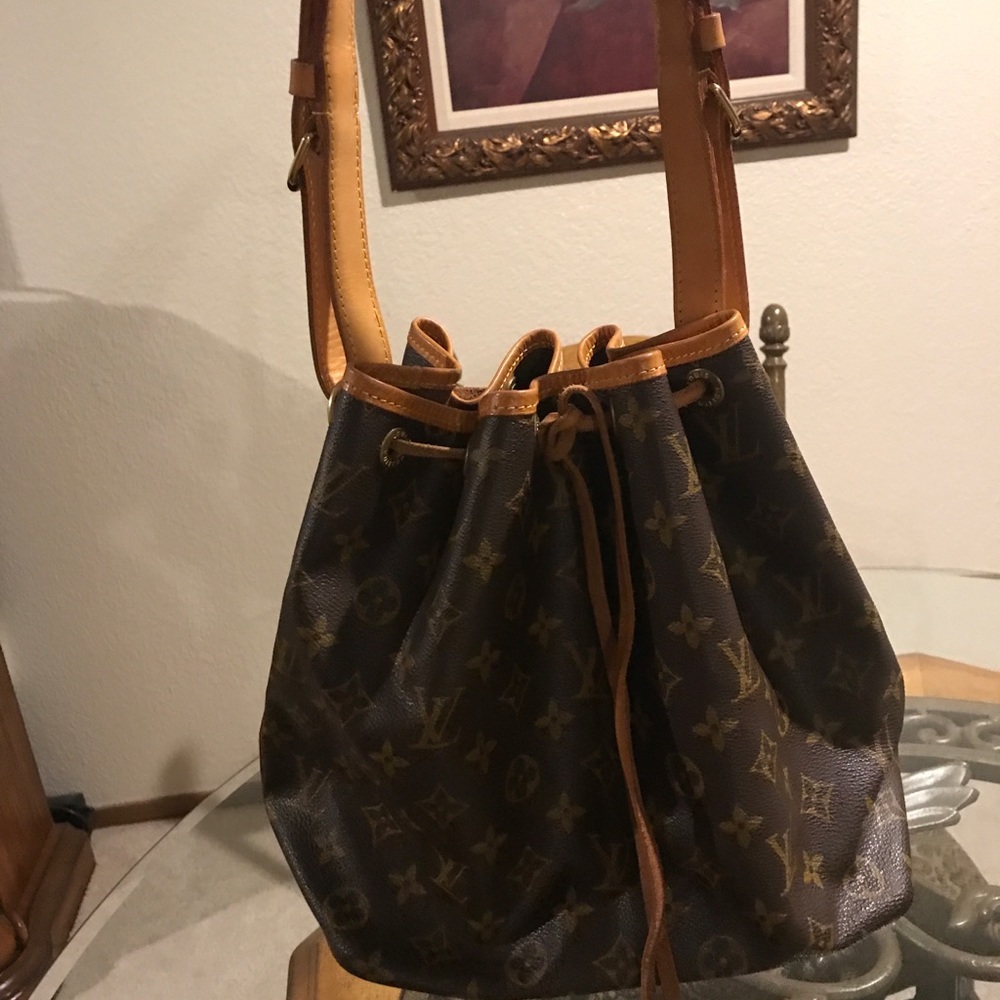 LV Handbag - Picture 2 of 7